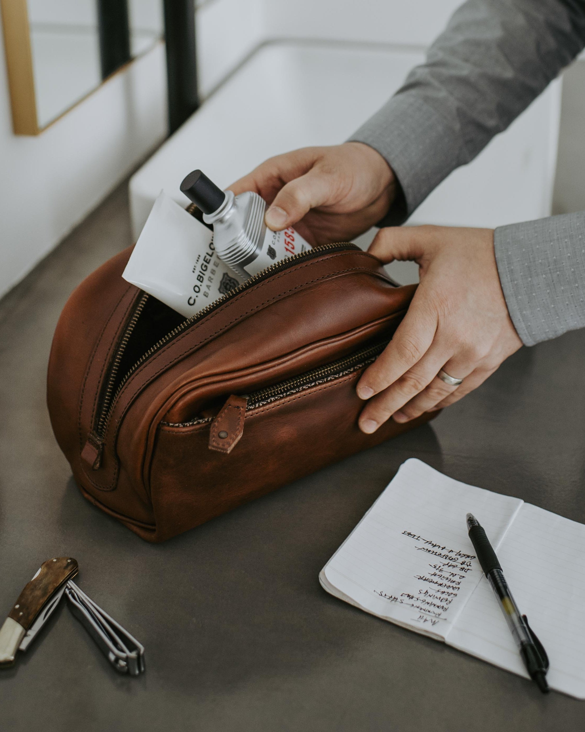 Men's Vintage Leather Dopp Kit | Elderwood hover