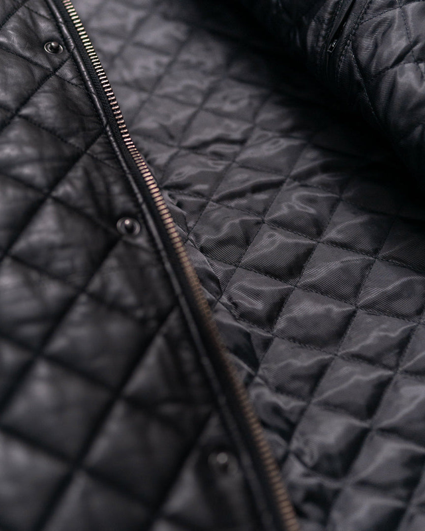The intricate diamond quilting pattern not only enhances the jacket's visual appeal but also adds to its insulating properties, ensuring you stay warm in style.